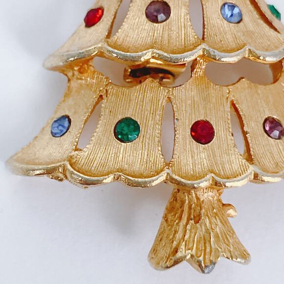 VTG Signed JJ Jonette Gold Tone Christmas Tree Brooch Pin Colorful Crystals - Picture 4 of 10